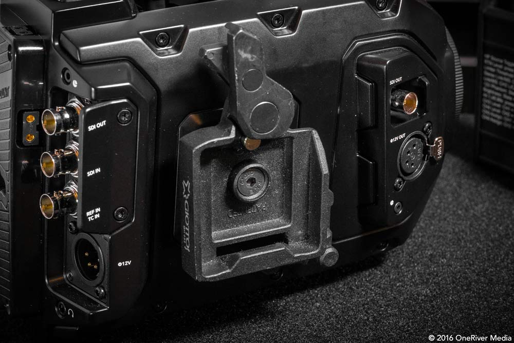 The Giottos MH652 quick-release receiver base fits firmly on the URSA Mini without damage to the Mini's existing rosette receiver.